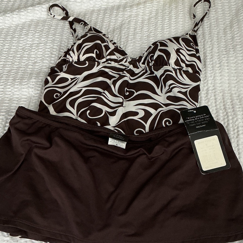 Daisy Fuentes Brown and White Tankini Top